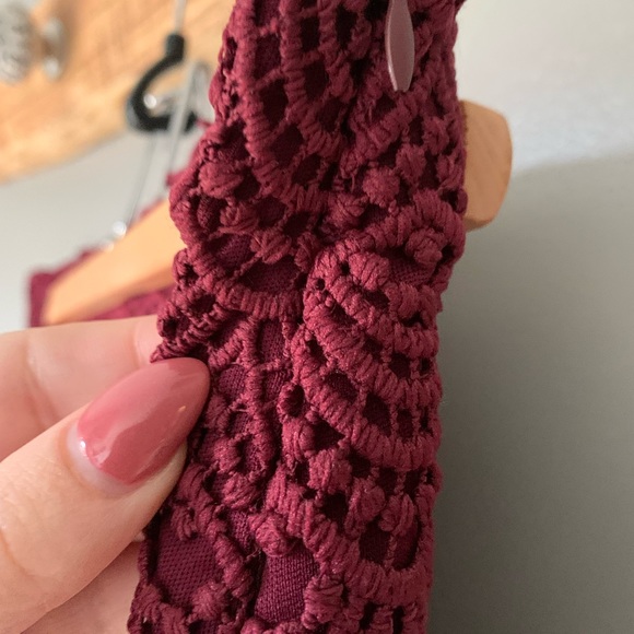 Adiva Burgundy Lace Vintage Style Layered Midi Straight Pencil Skirt - Picture 4 of 5